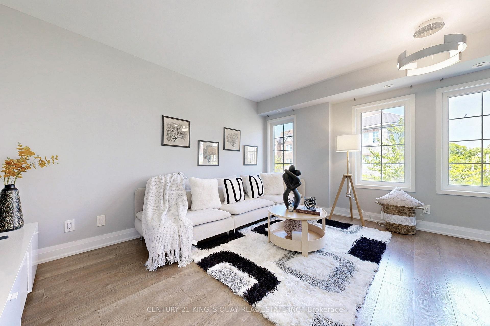 2 Bedrooms Condo at 9 Windermere, Toronto For sale