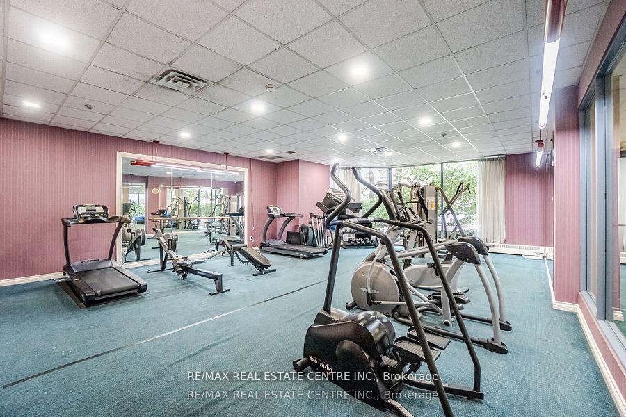 3 Bedrooms Condo at 250 Webb, Mississauga For sale