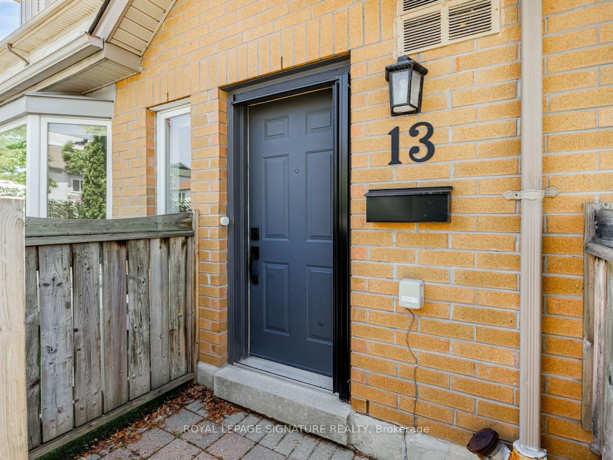 3 Bedrooms Condo at 1211 Parkwest, Mississauga For sale