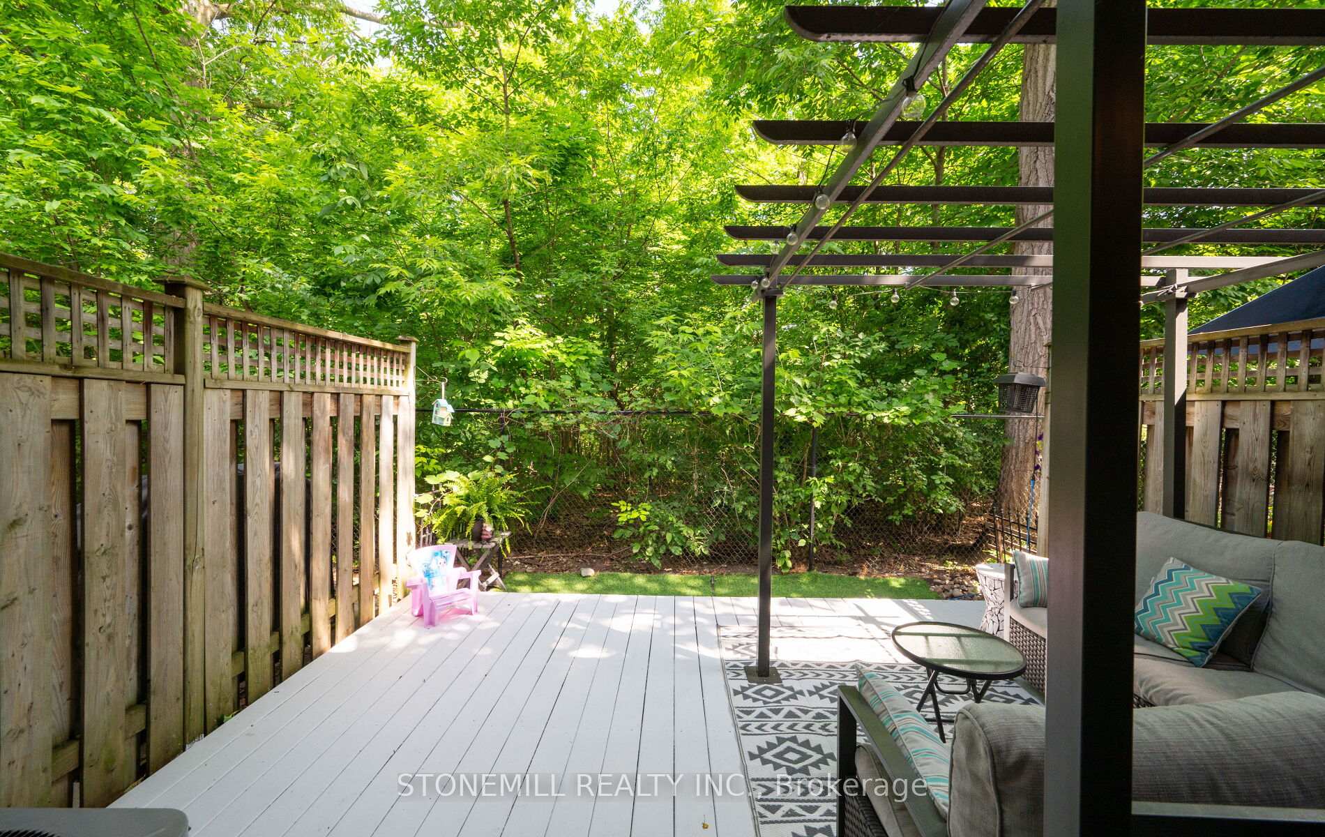 2 Bedrooms Condo at 4200 Kilmer, Burlington For sale