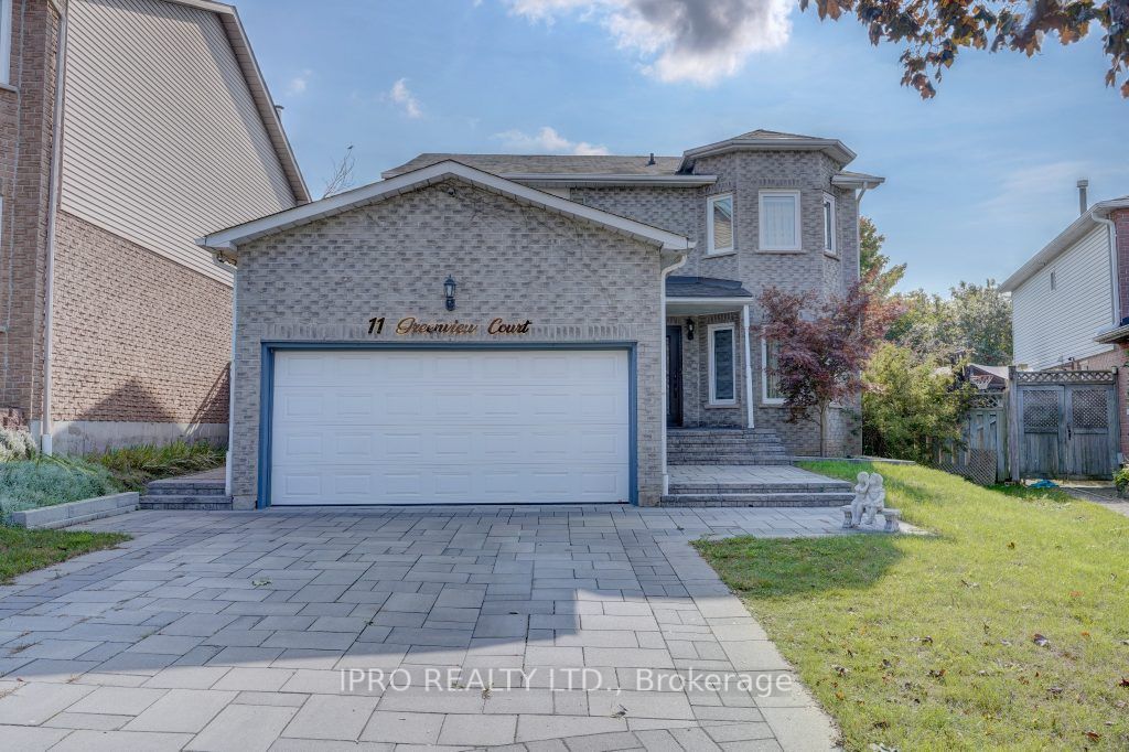 11 GREENVIEW Court, Whitby, ON L1N 8J2