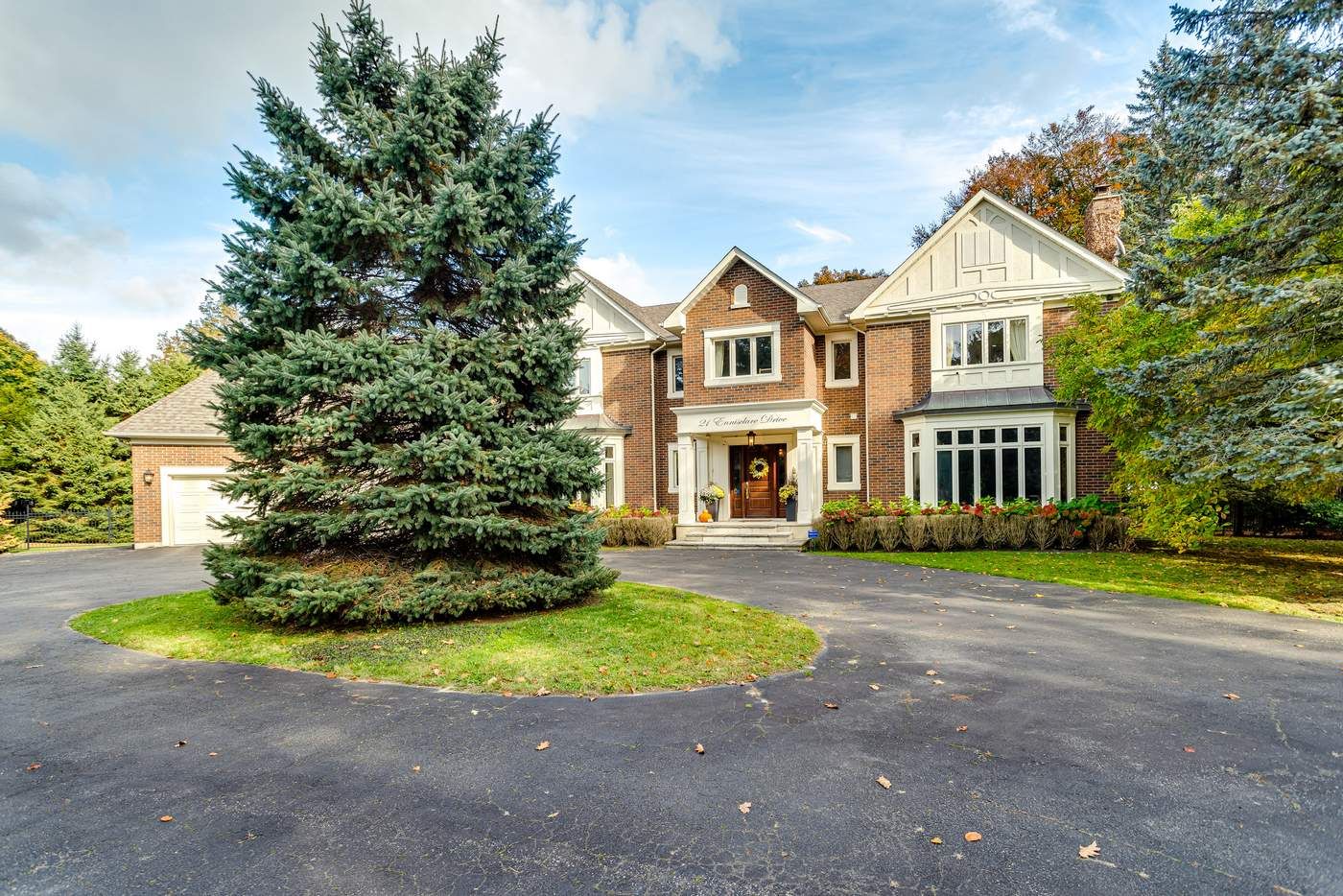 21 Ennisclare Drive