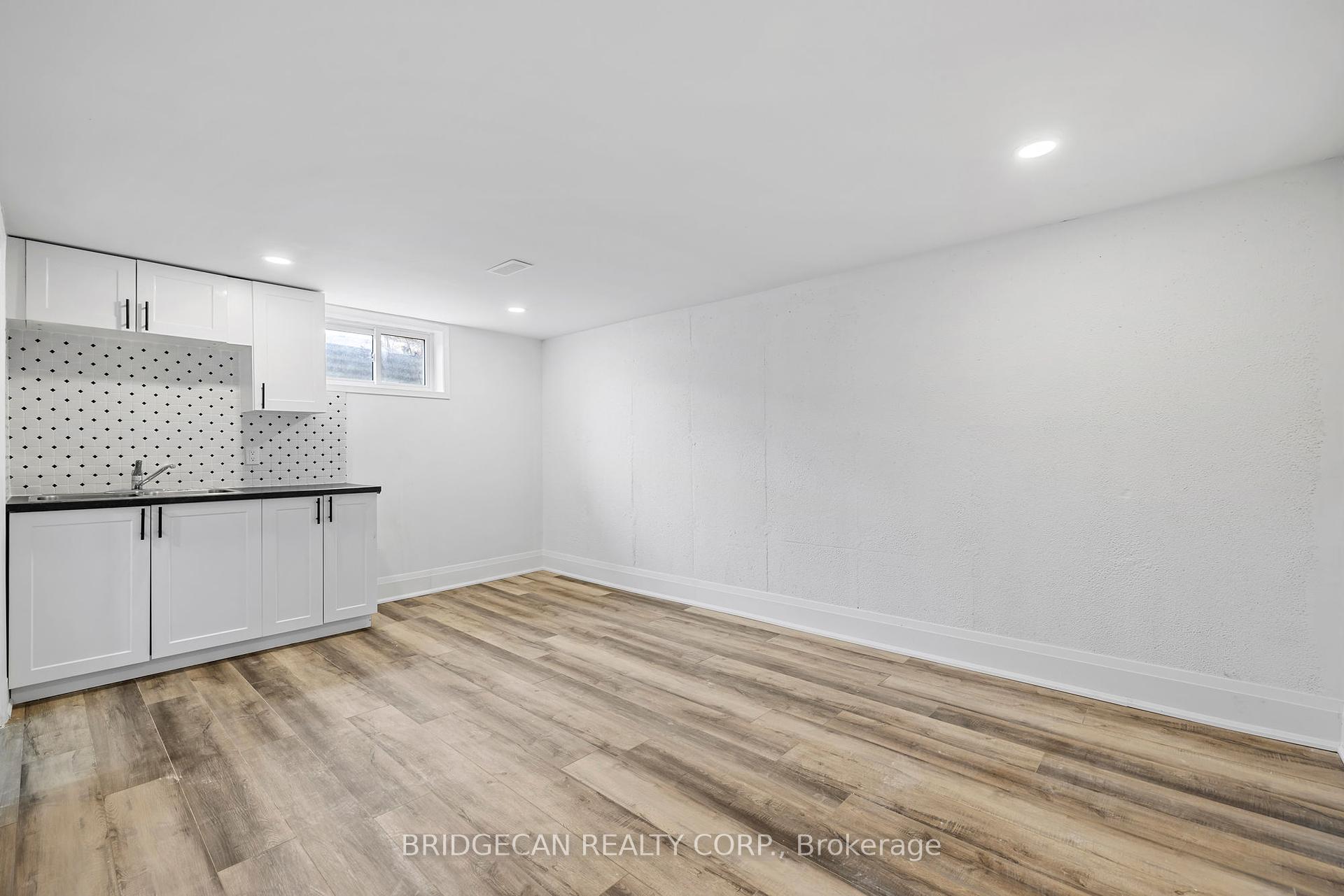 3 Bedrooms Condo at 151 Gateshead,  Hamilton For sale