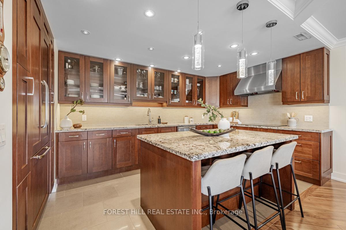 2 Bedrooms Condo at 175 Cumberland, Toronto For sale
