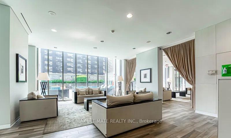 2 Bedrooms Condo at 33 Charles, Toronto For sale