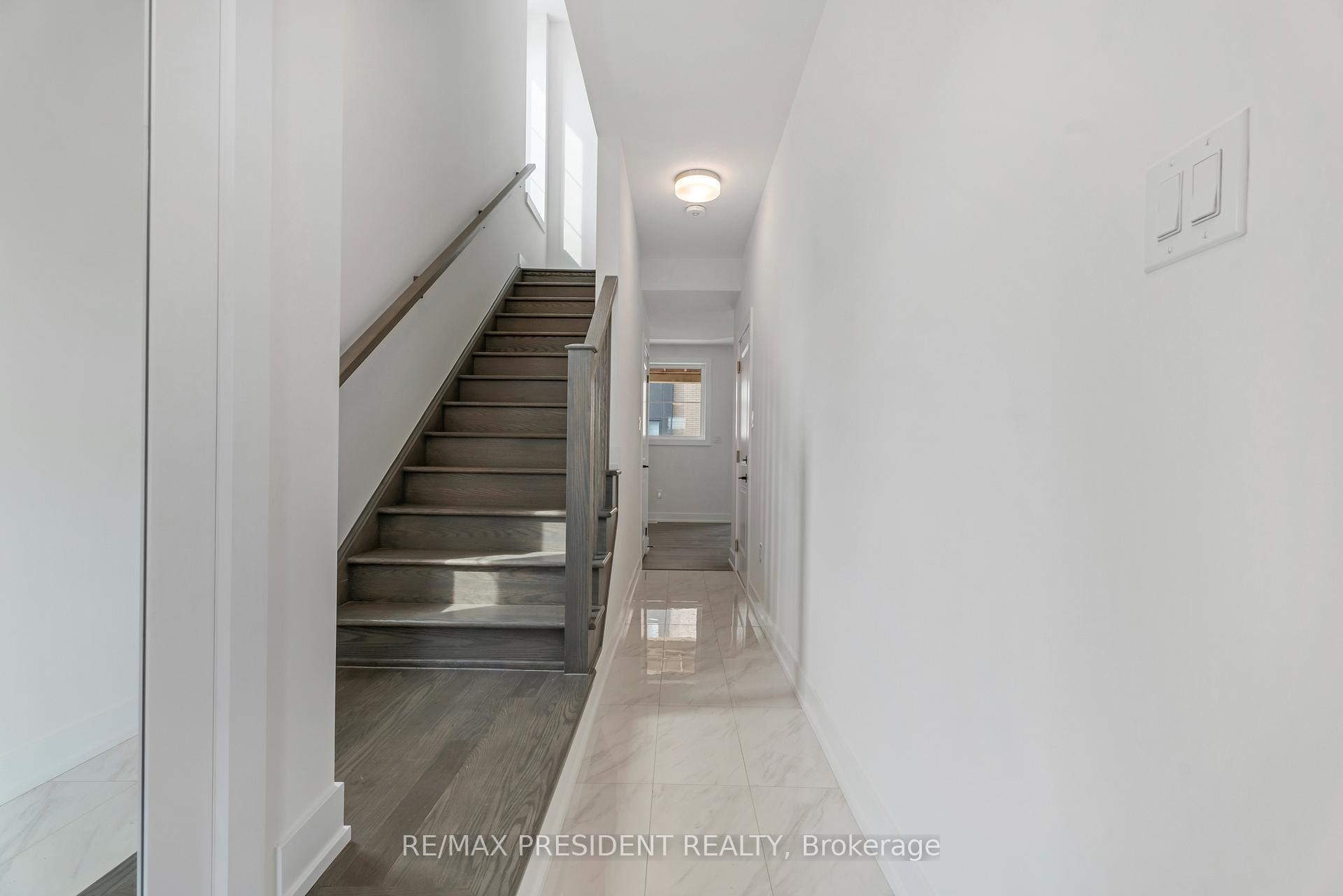 3 Bedrooms Condo at 2273 Turnberry, Burlington For sale