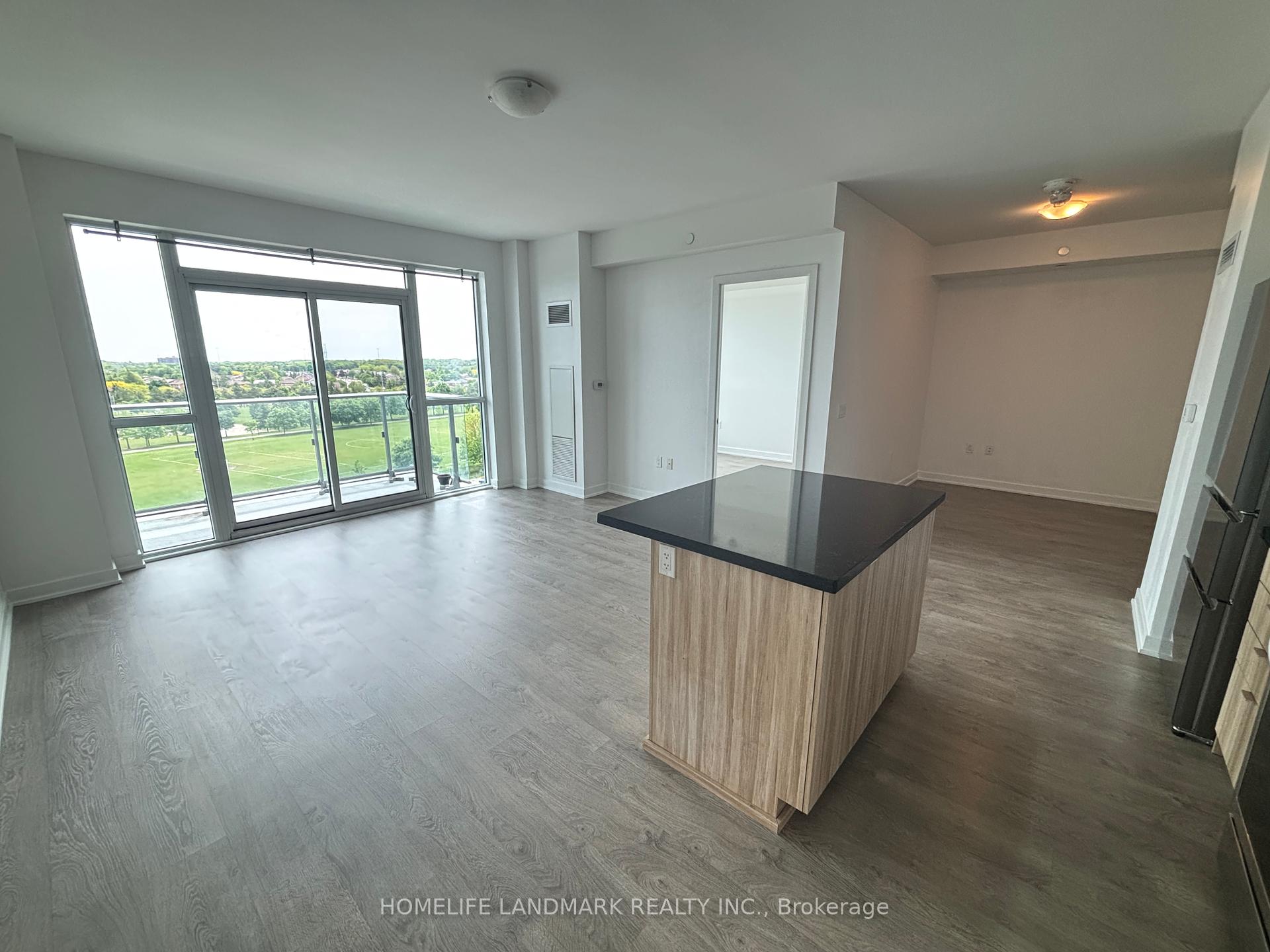3 Bedrooms Condo at 4677 Glen Erin, Mississauga For sale
