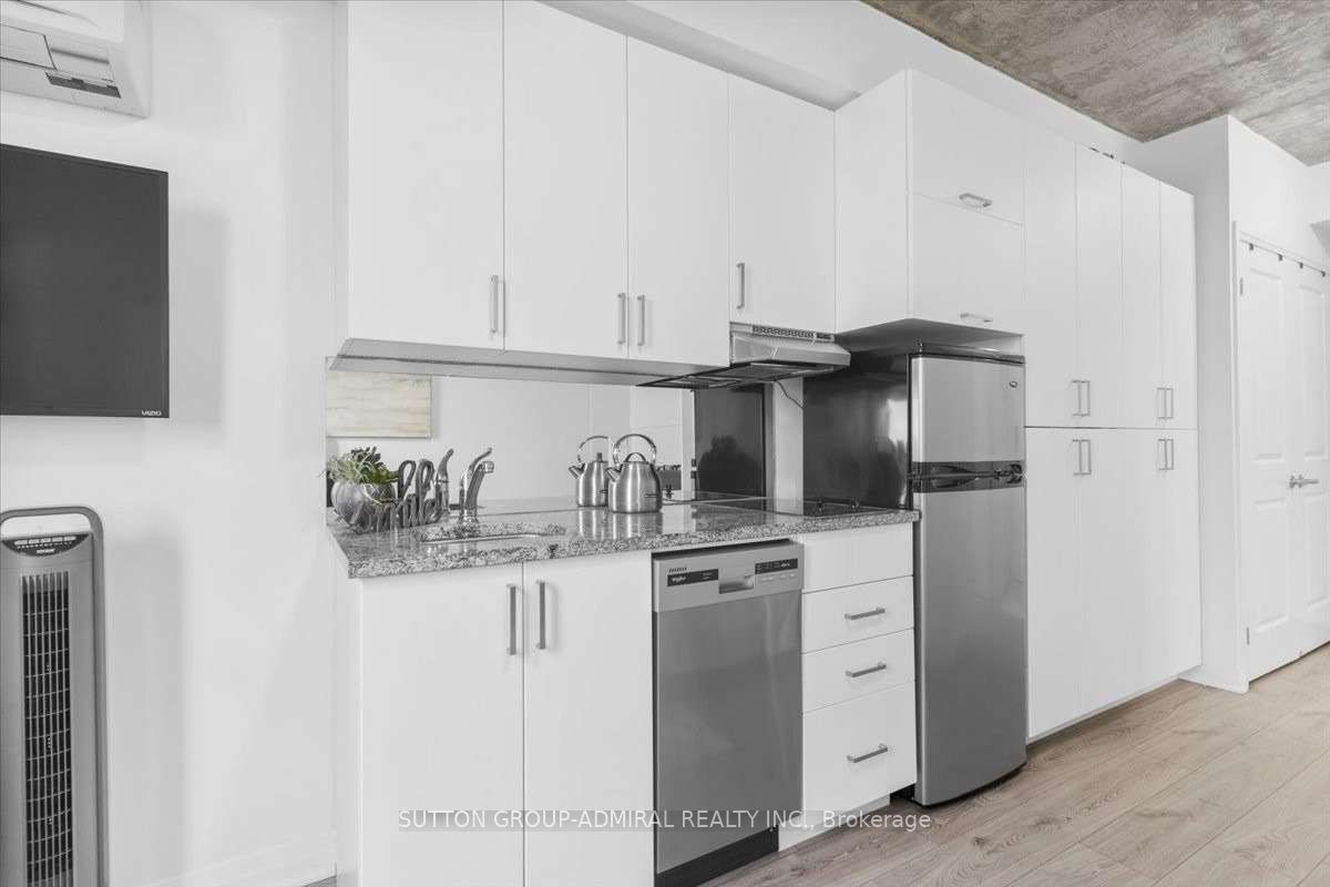 1900 Simcoe Street N, #636