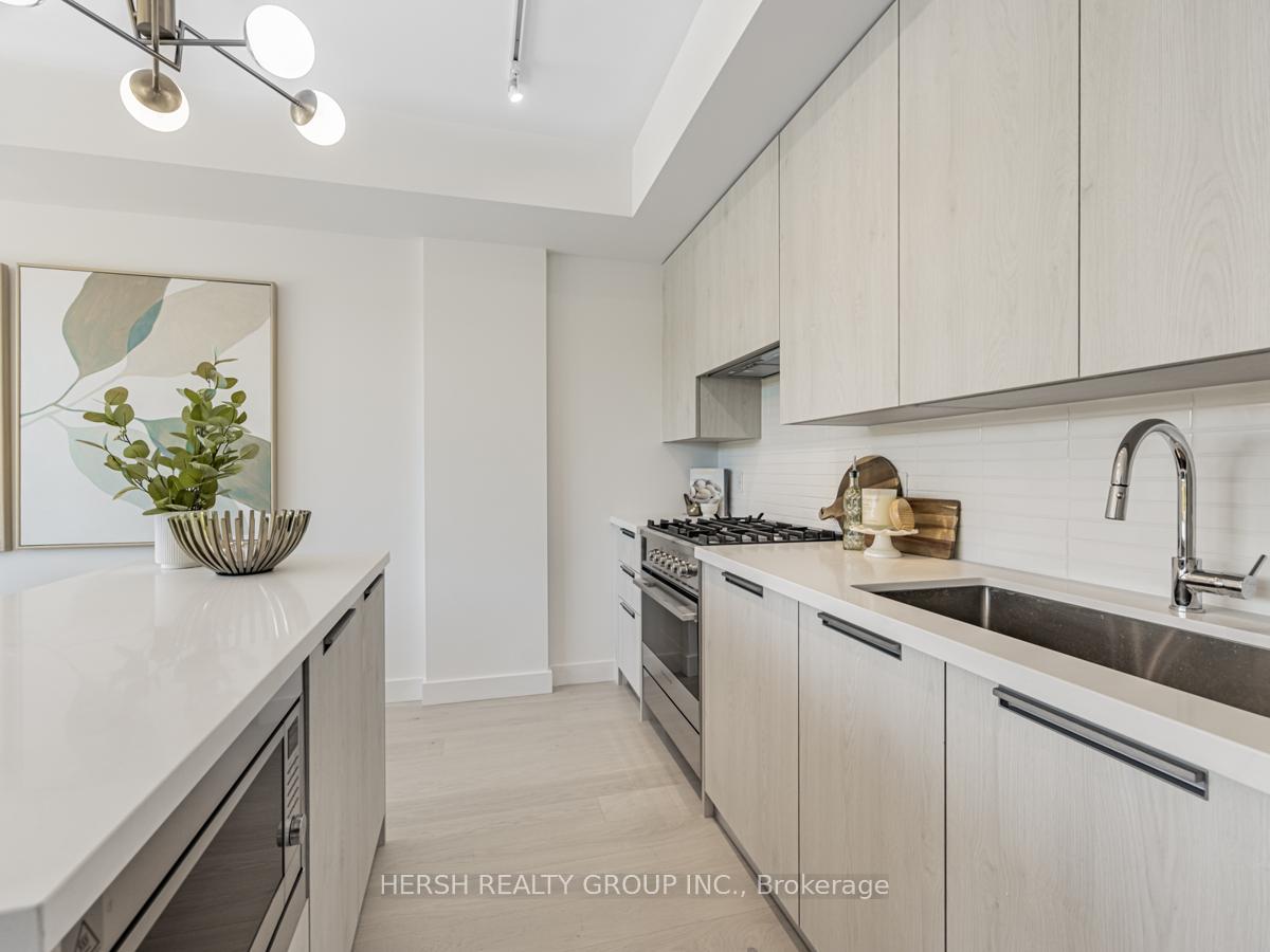 2 Bedrooms Condo at 160 Kingsway,  Toronto For sale