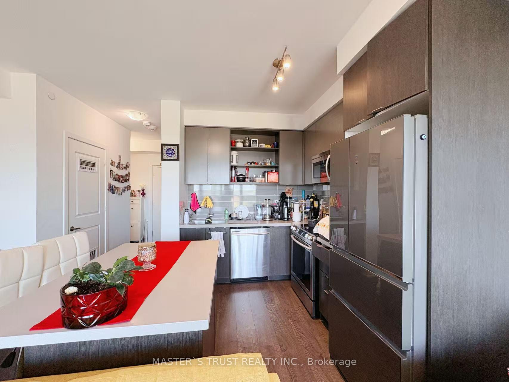 2 Bedrooms Condo at 4699 Glen Erin, Mississauga For sale