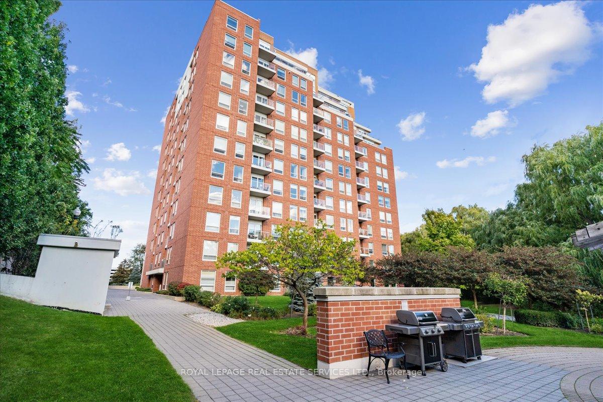 2 Bedrooms Condo at 40 Old Mill, Oakville For sale