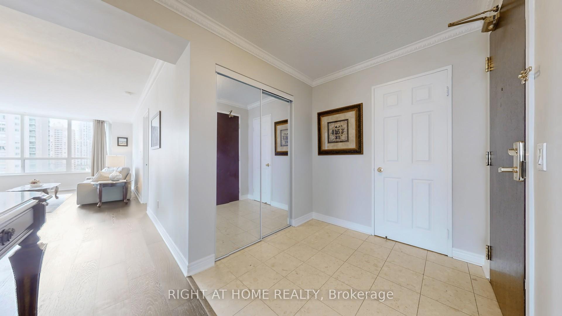3 Bedrooms Condo at 18 Parkview, Toronto For sale