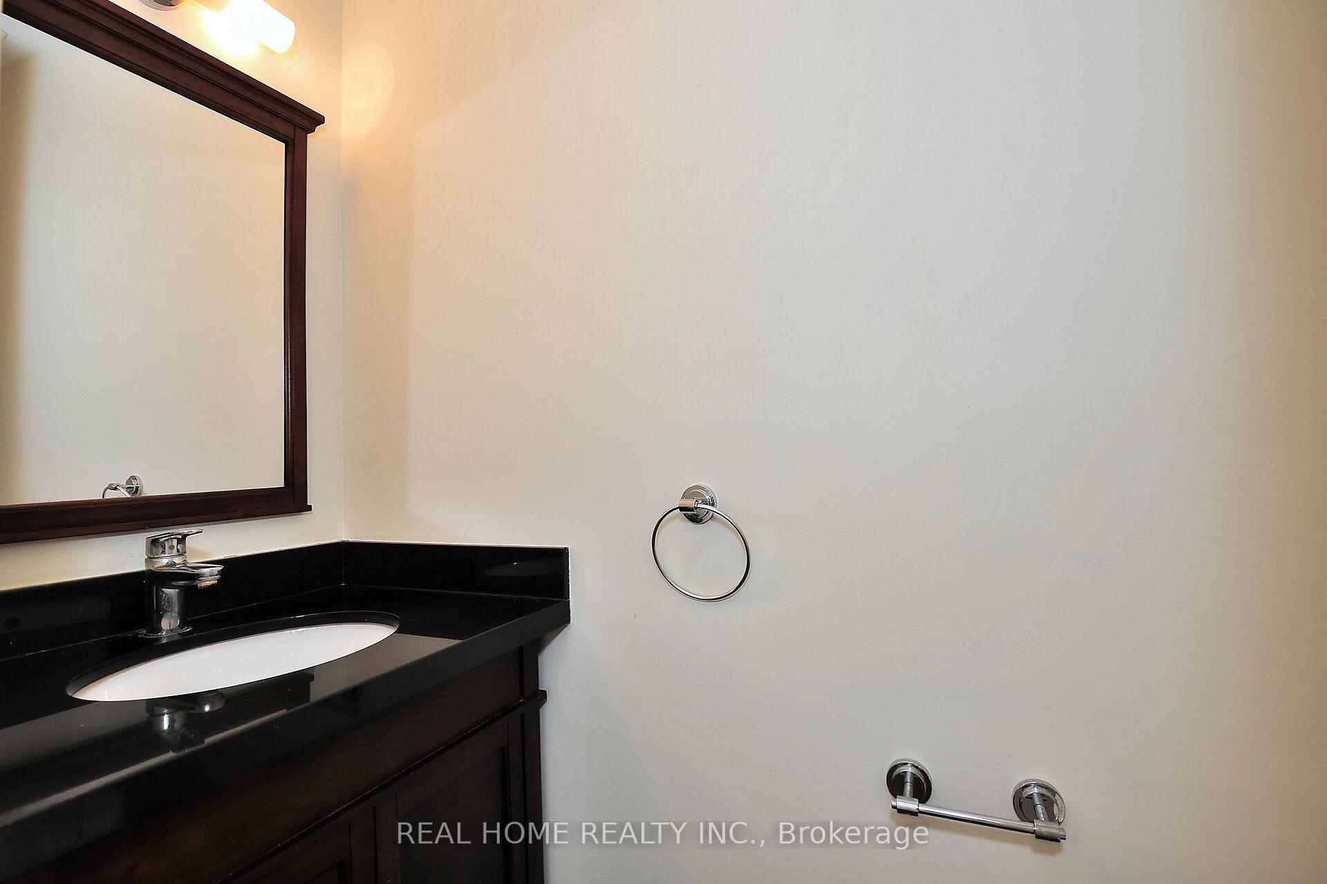 2 Bedrooms Condo at 10 Farina Mill,  Toronto For sale