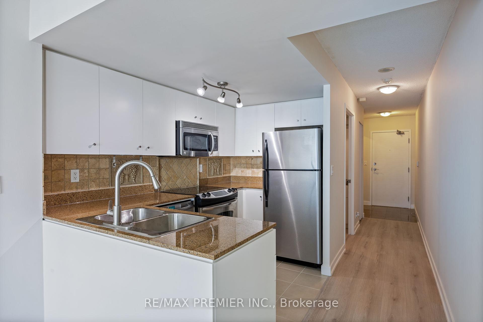 2 Bedrooms Condo at 381 Front,  Toronto For sale