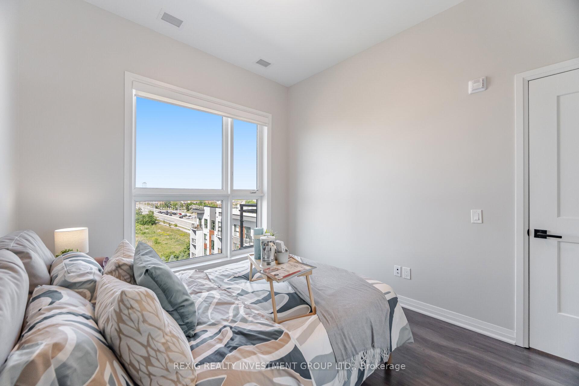 2 Bedrooms Condo at 95 DUNDAS, Oakville For sale