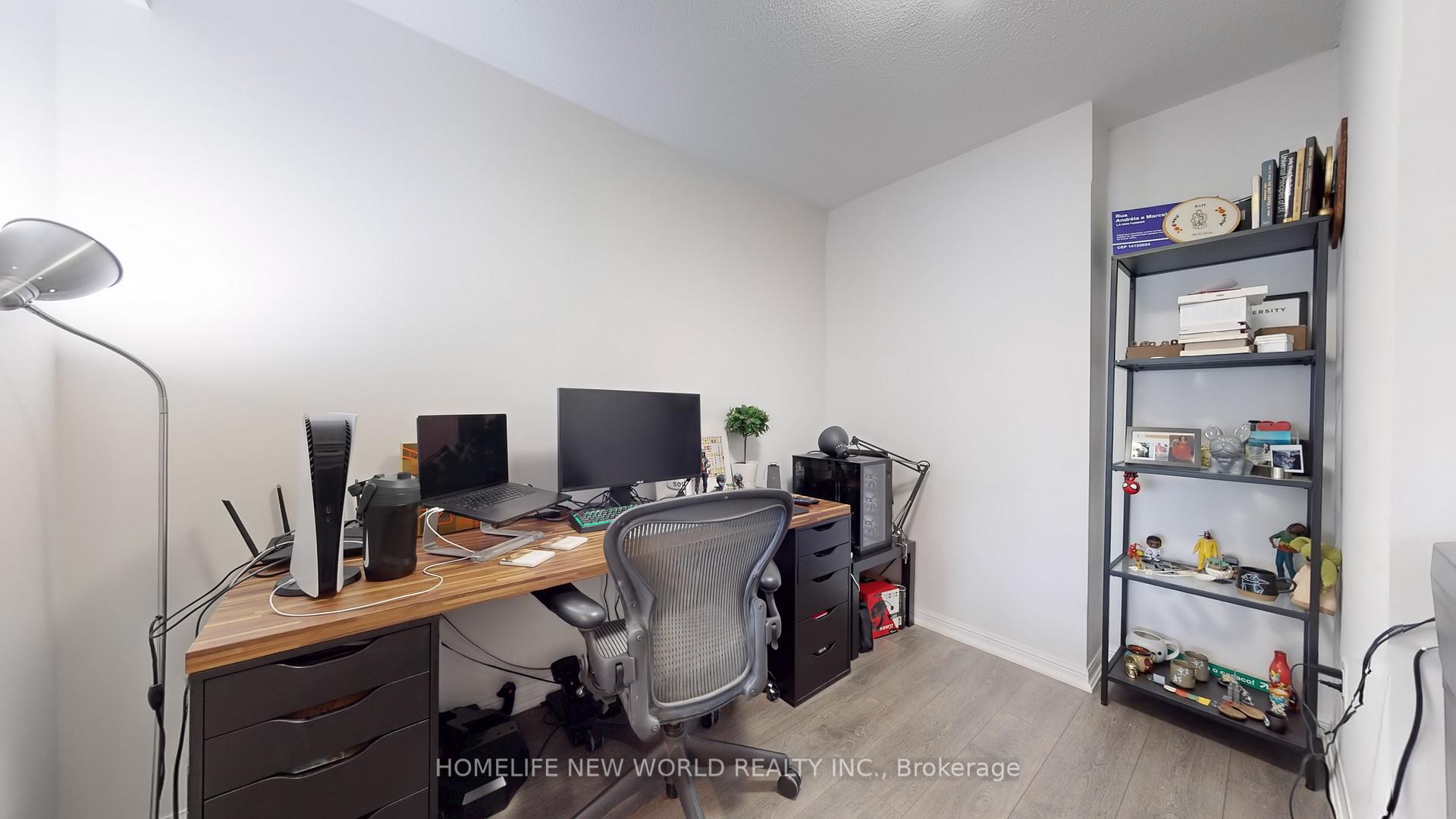 2 Bedrooms Condo at 400 Adelaide, Toronto For sale