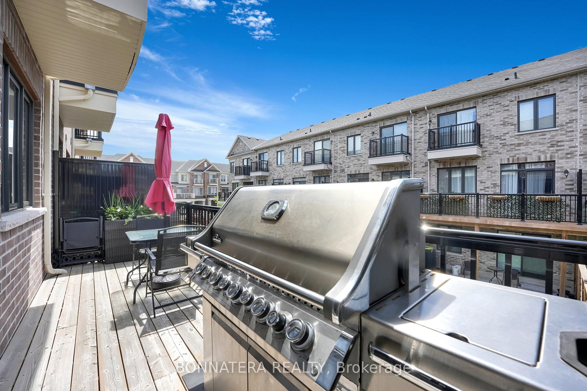4 Bedrooms Condo at 10 Augustus, Toronto For sale