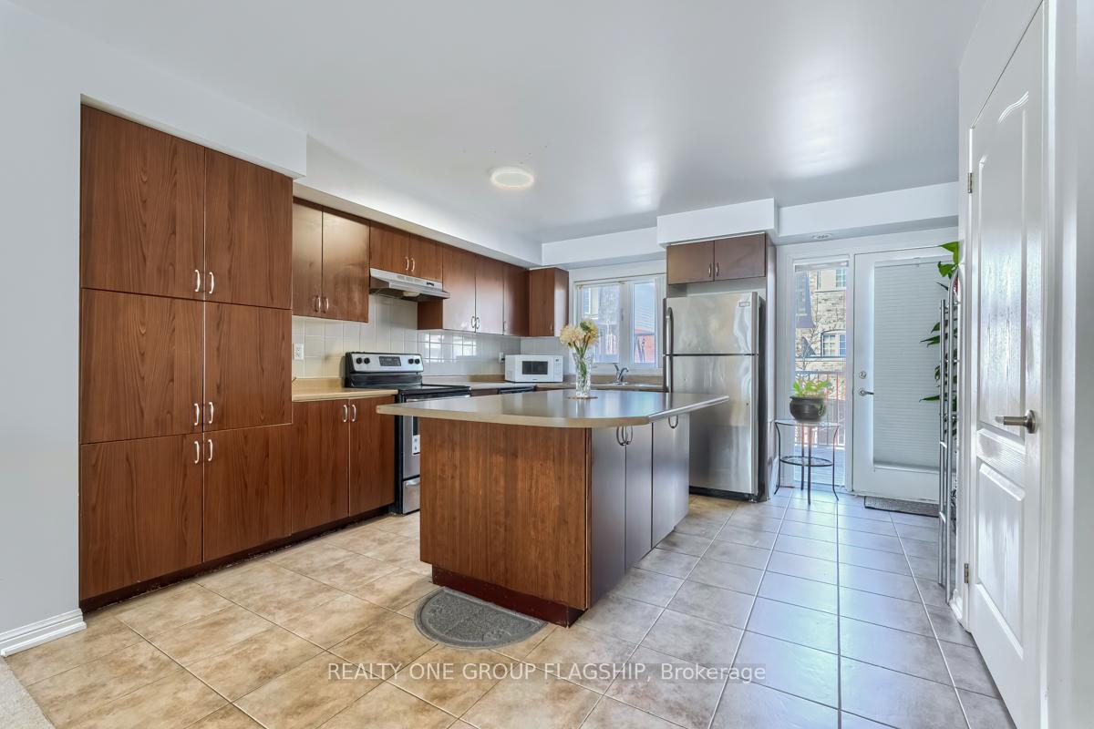 3 Bedrooms Condo at 3185 Boxford,  Mississauga For sale