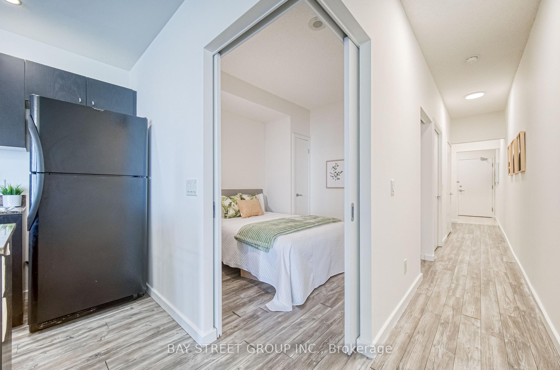 1 Bedroom Condo at 8 York, Toronto For sale