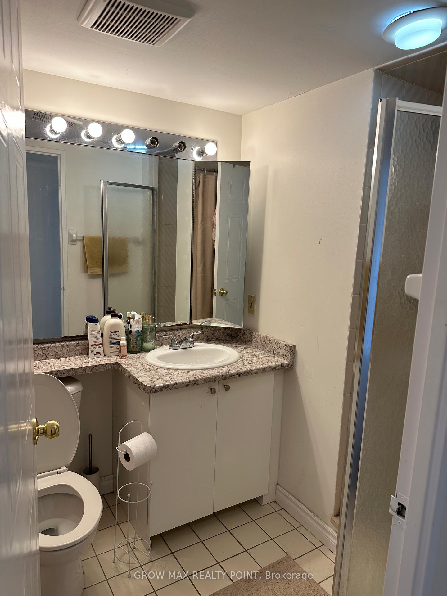 2 Bedrooms Condo at 410 Mclevin,  Toronto For sale