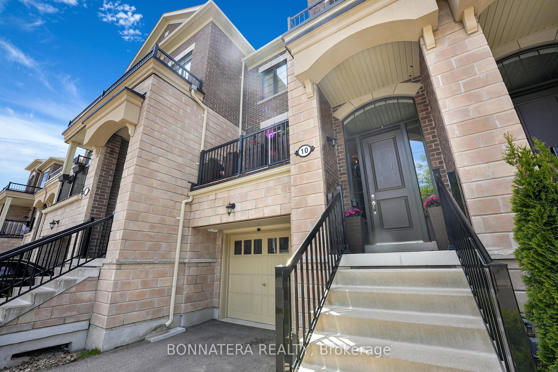 4 Bedrooms Condo at 10 Augustus, Toronto For sale