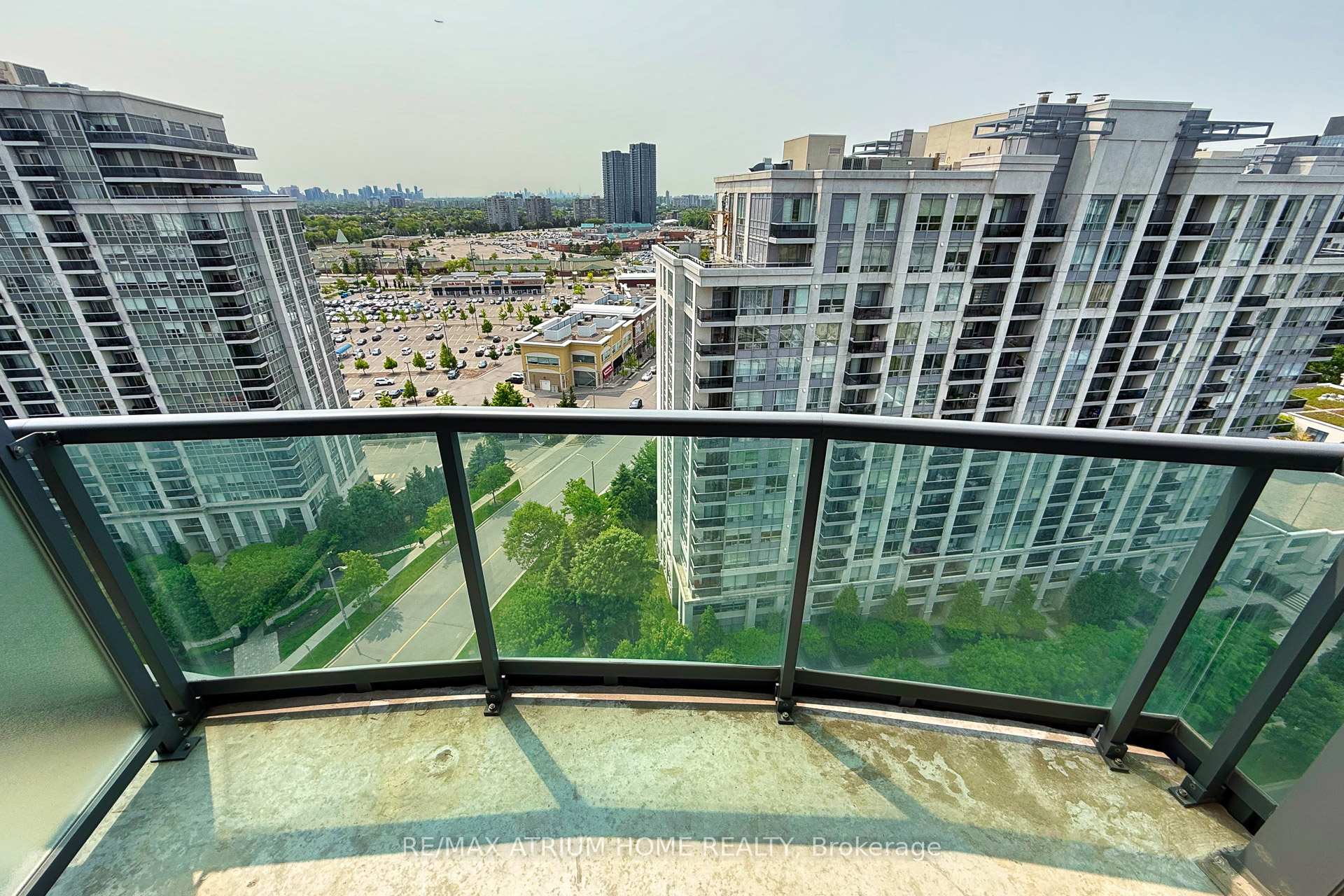 2 Bedrooms Condo at 20 North Park, Vaughan For sale
