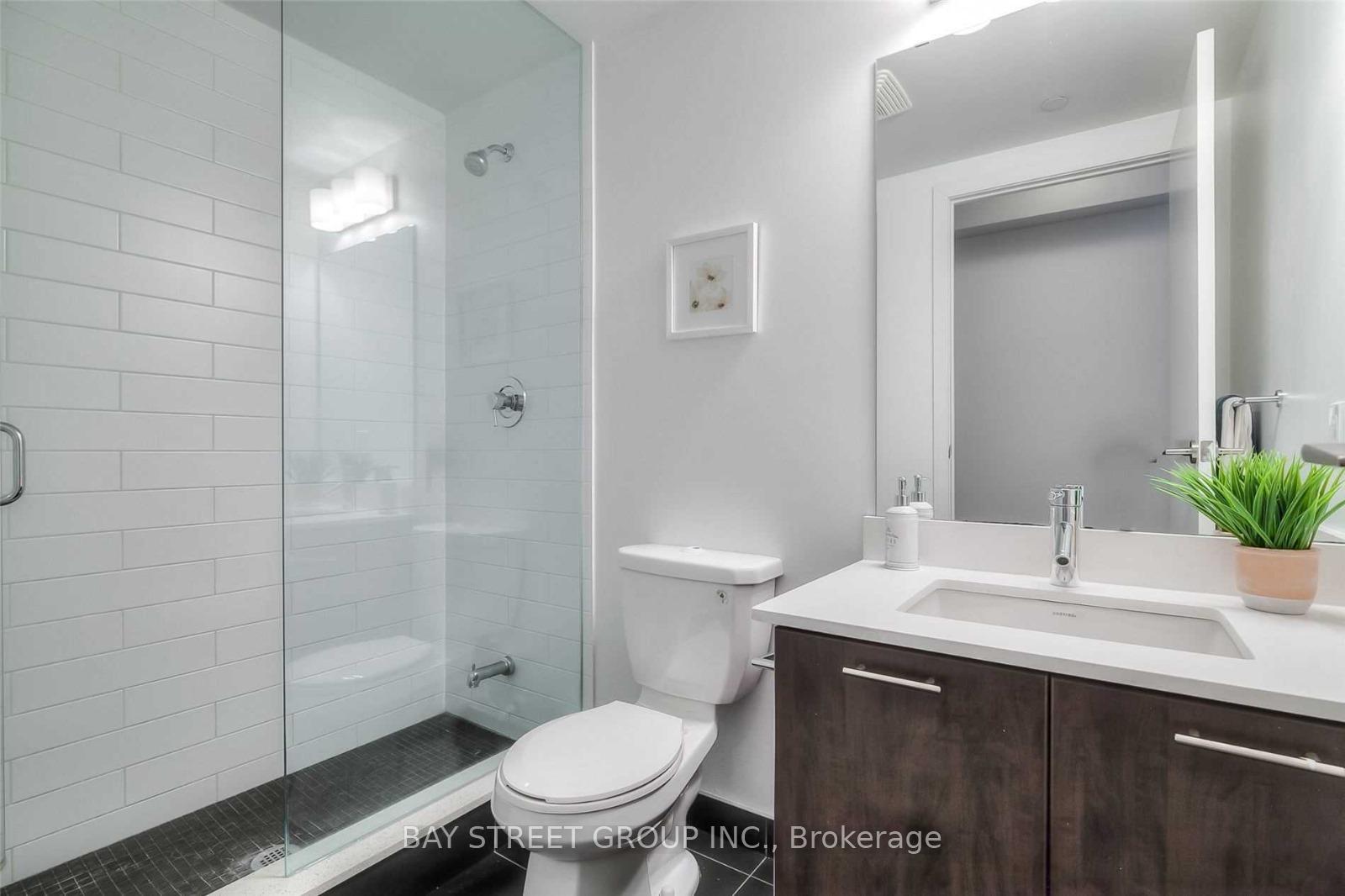 3 Bedrooms Condo at 2200 Lakeshore,  Toronto For sale