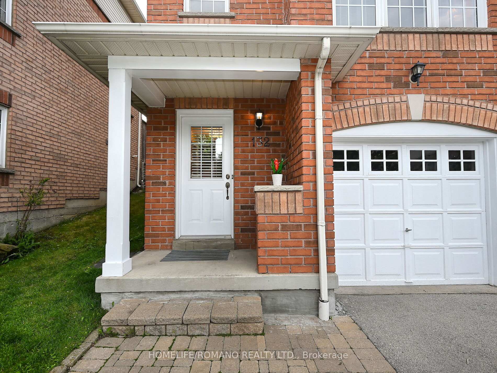 4 Bedrooms Condo at 3030 Breakwater, Mississauga For sale