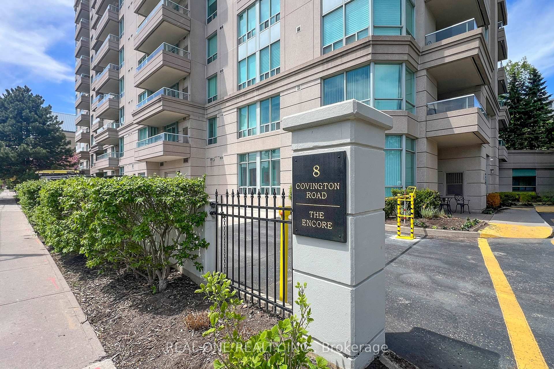 2 Bedrooms Condo at 8 Covington, Toronto For sale