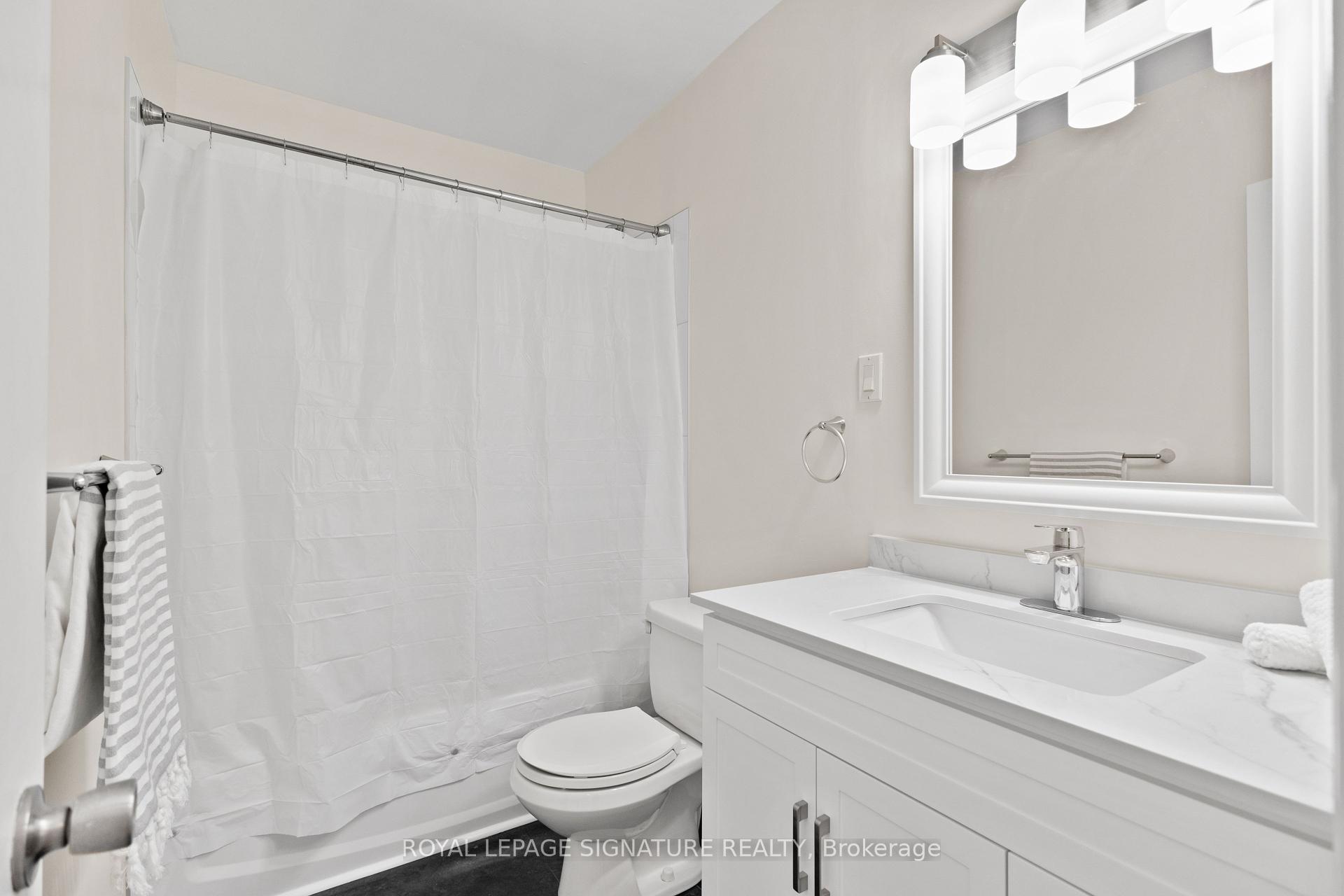 3 Bedrooms Condo at 611 Francis, Burlington For sale