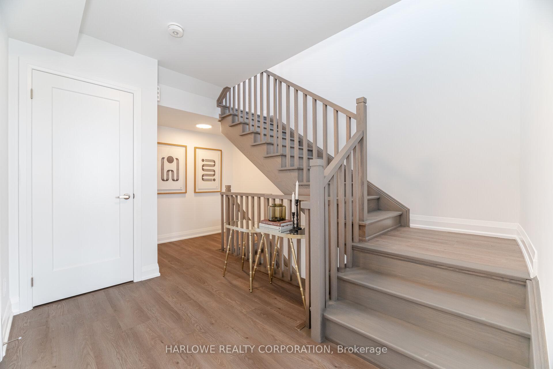 3 Bedrooms Condo at 268 Ironside, Oakville For sale