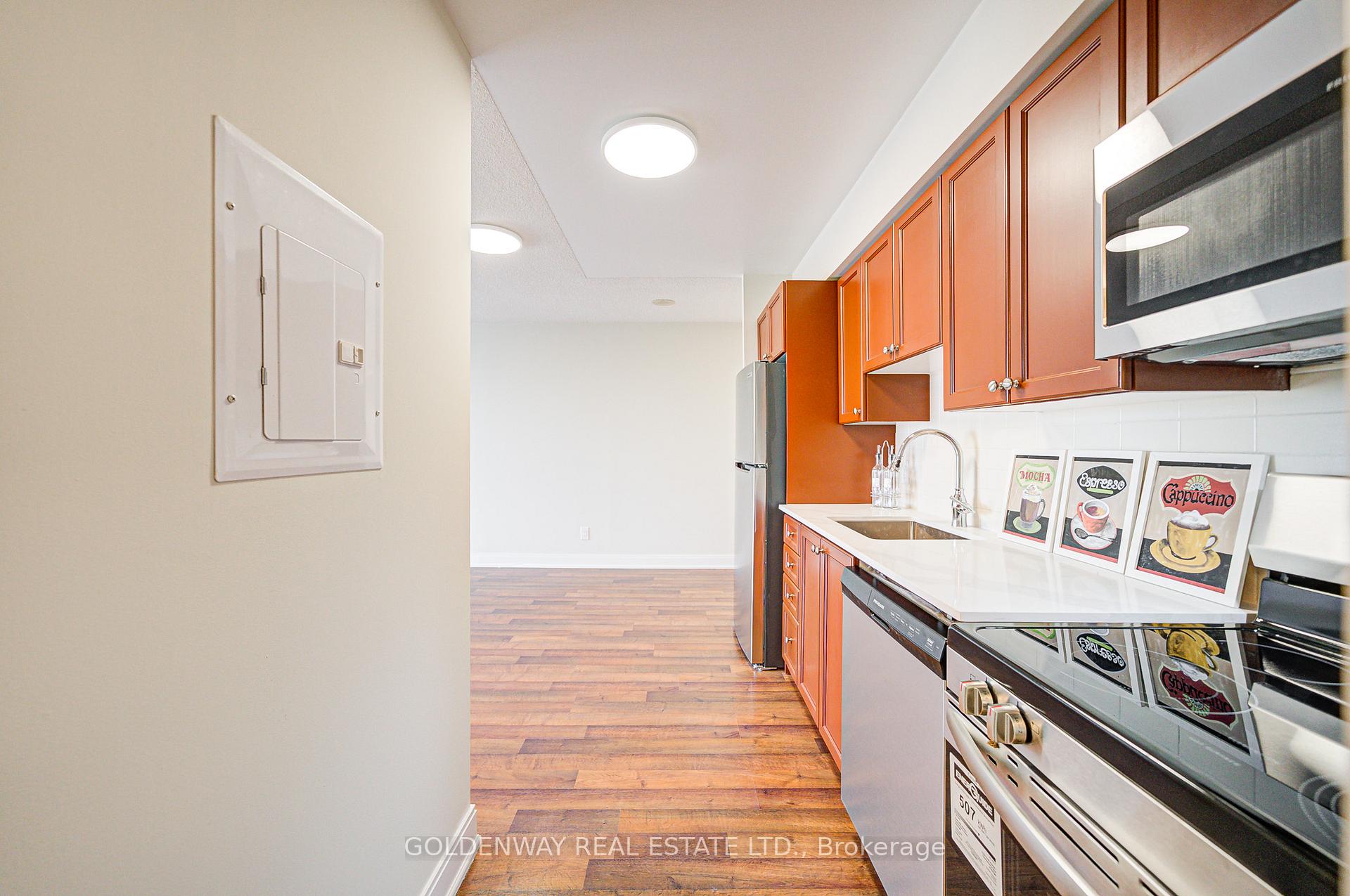 1 Bedroom Condo at 125 Village Green,  Toronto For sale