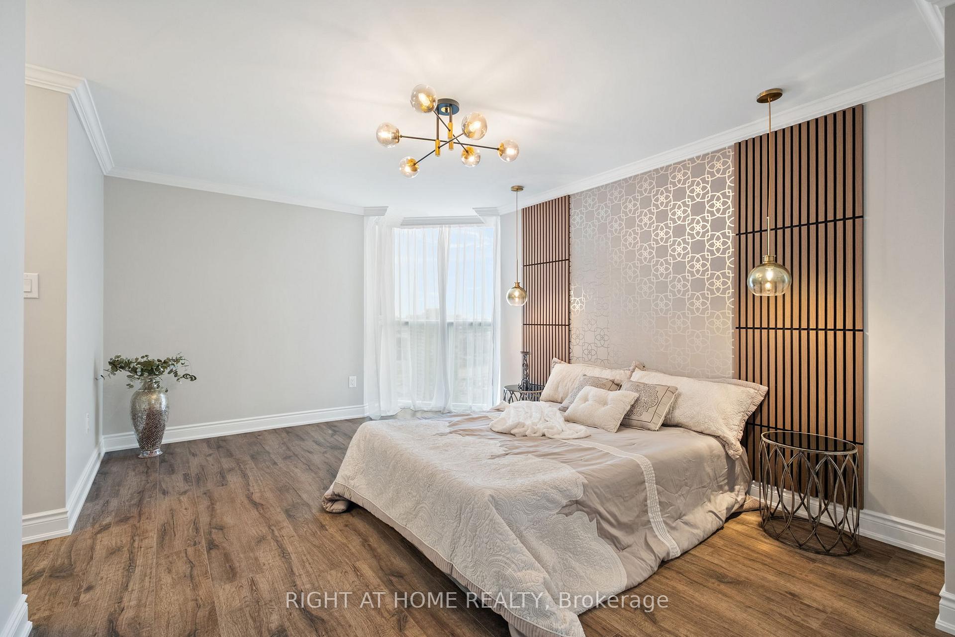 4 Bedrooms Condo at 3303 Don Mills,  Toronto For sale