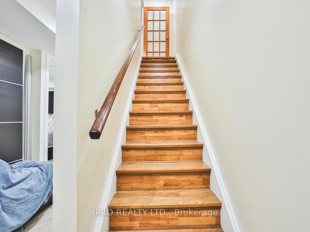 4 Bedrooms Condo at 485 Meadows, Mississauga For sale