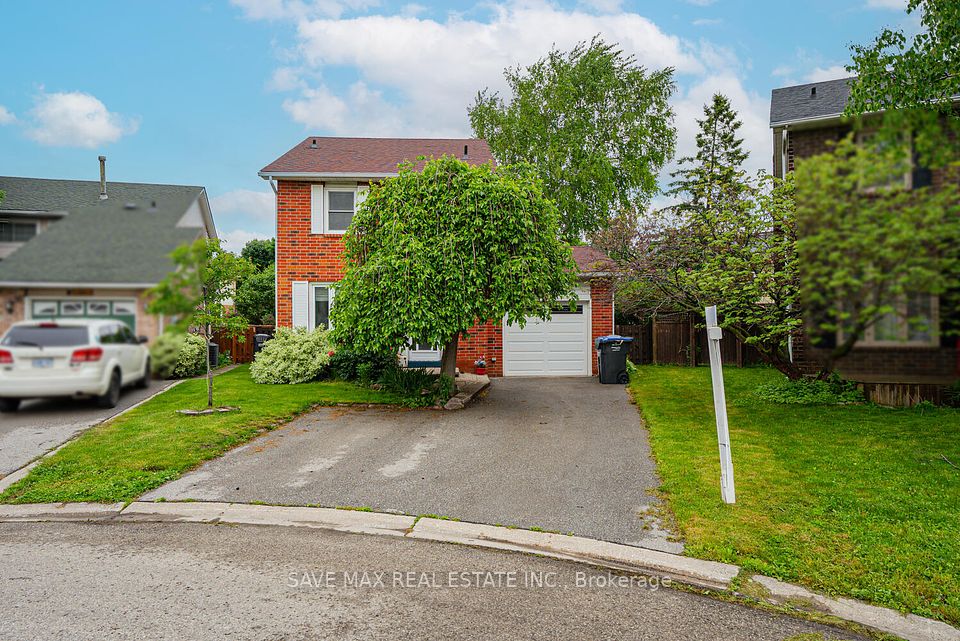 40 Omega Square, Brampton, ON L6Z 1K5