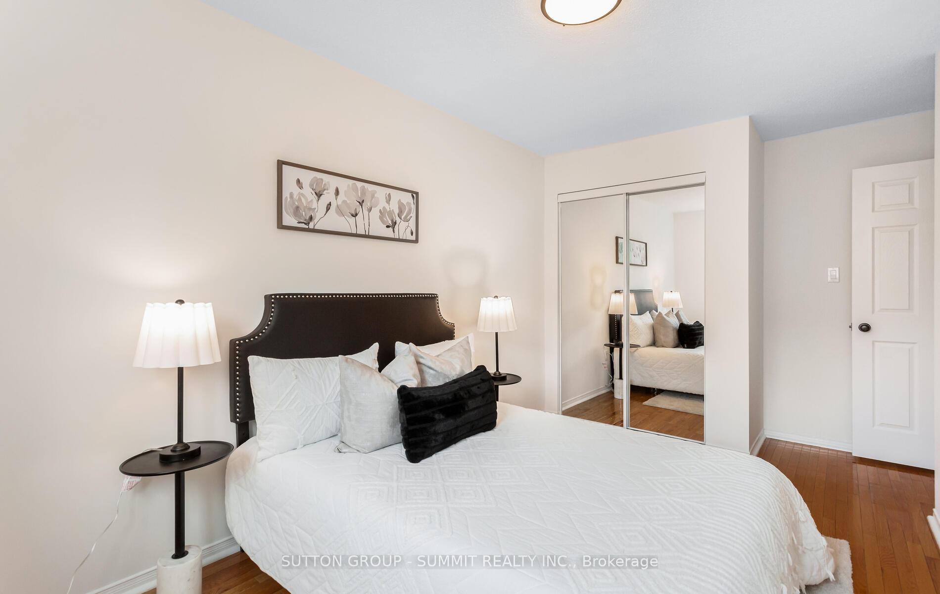 3 Bedrooms Condo at 550 Steddick, Mississauga For sale