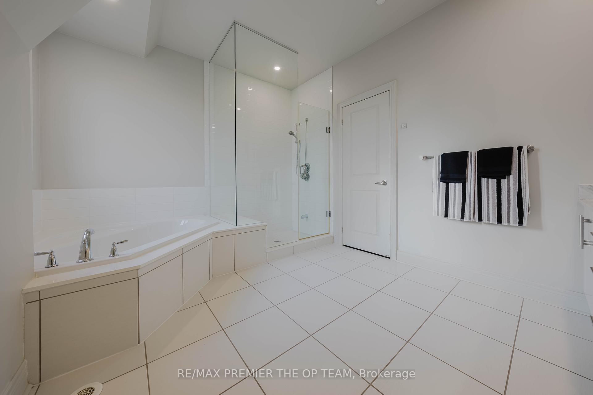 3 Bedrooms Condo at 8347 Kipling, Vaughan For sale