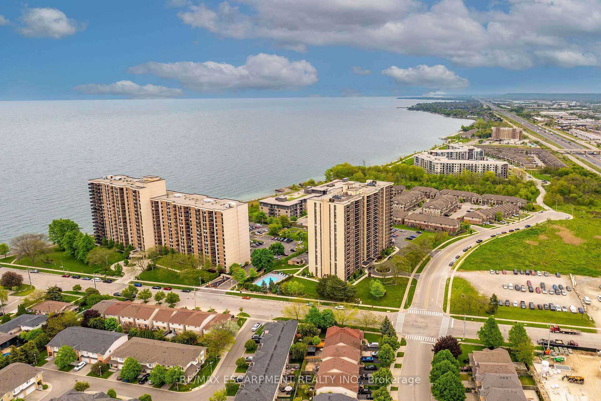 3 Bedrooms Condo at 301 Frances, Hamilton For sale