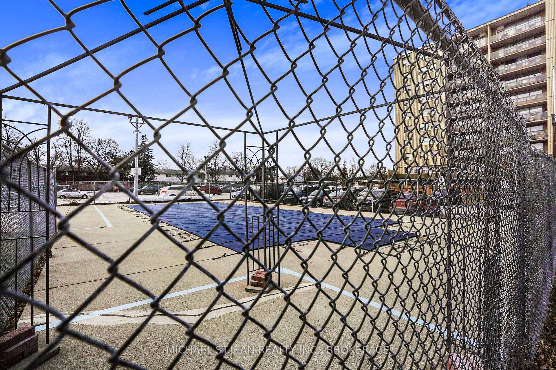 3 Bedrooms Condo at 15 Albright,  Hamilton For sale