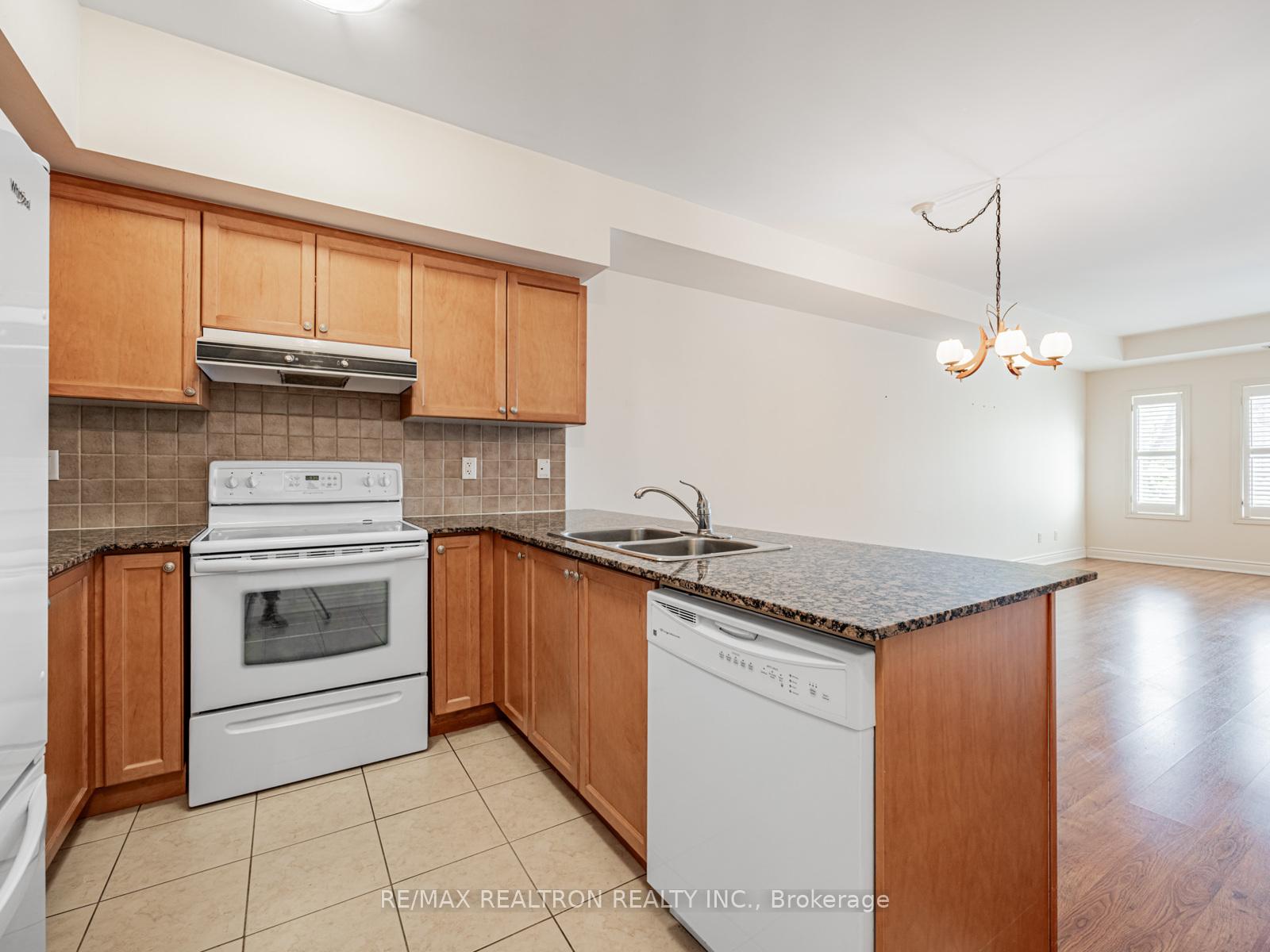 2 Bedrooms Condo at 9901 Keele, Vaughan For sale
