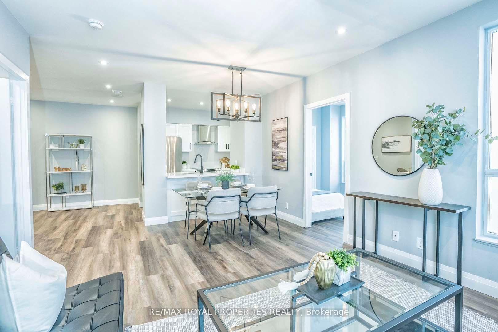 3 Bedrooms Condo at 38 Lee Centre,  Toronto For sale