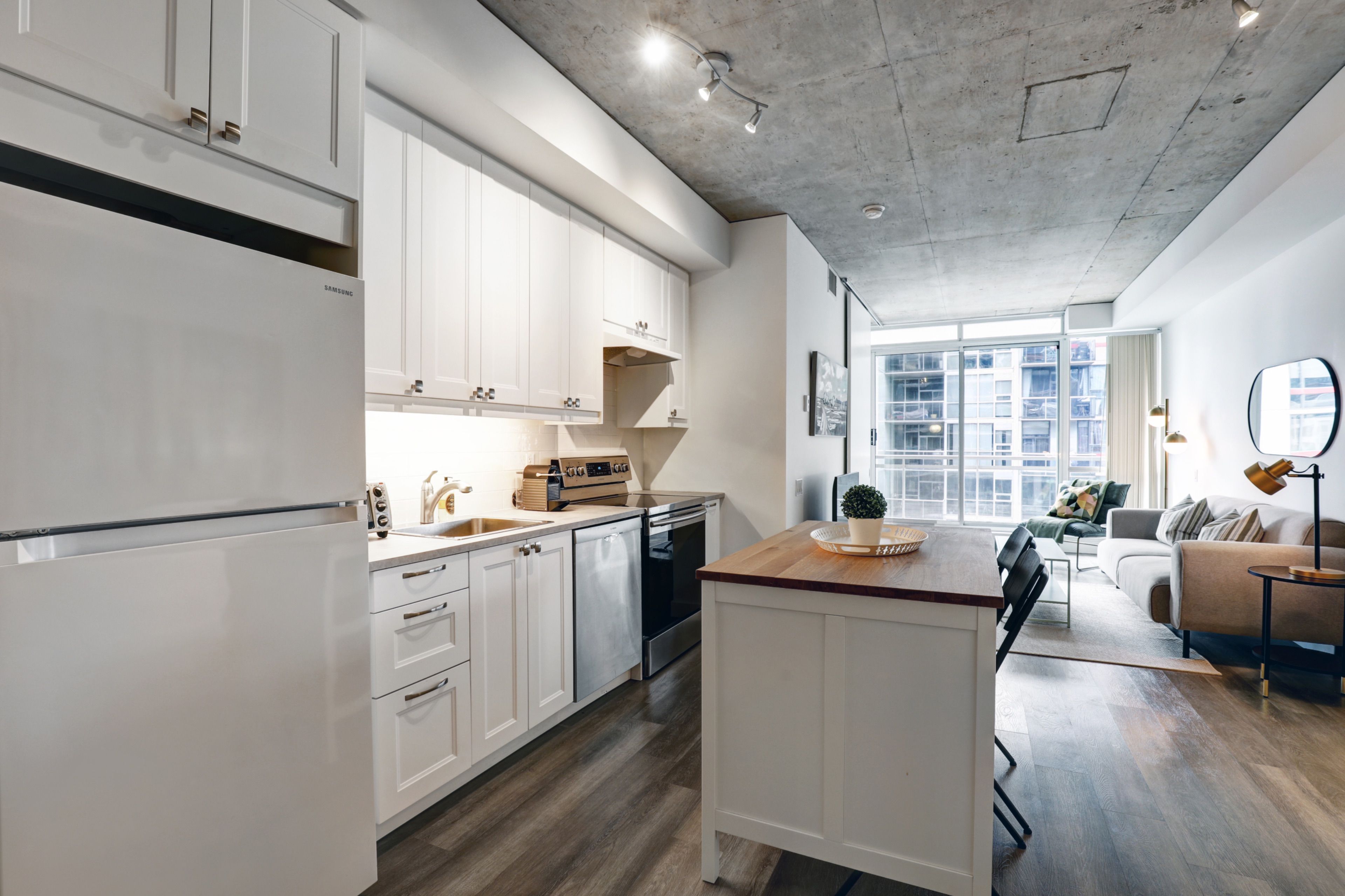38 Niagara Street 709