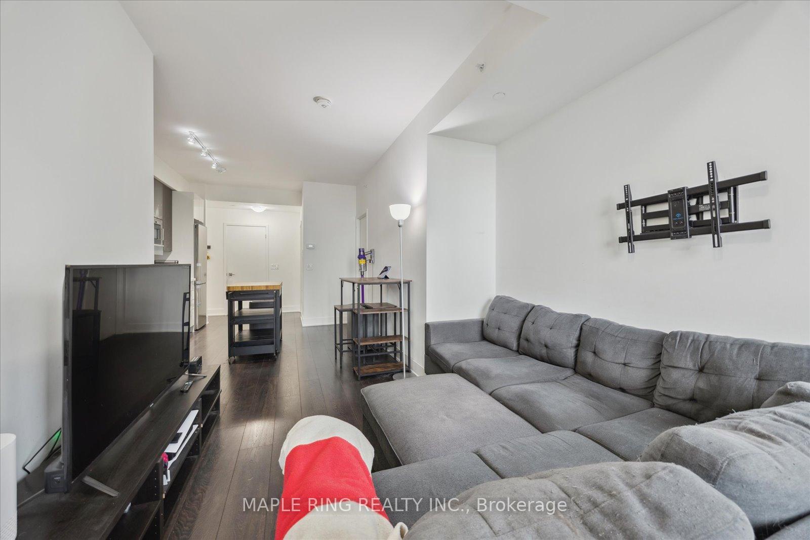 2 Bedrooms Condo at 2916 Highway 7, Vaughan For sale