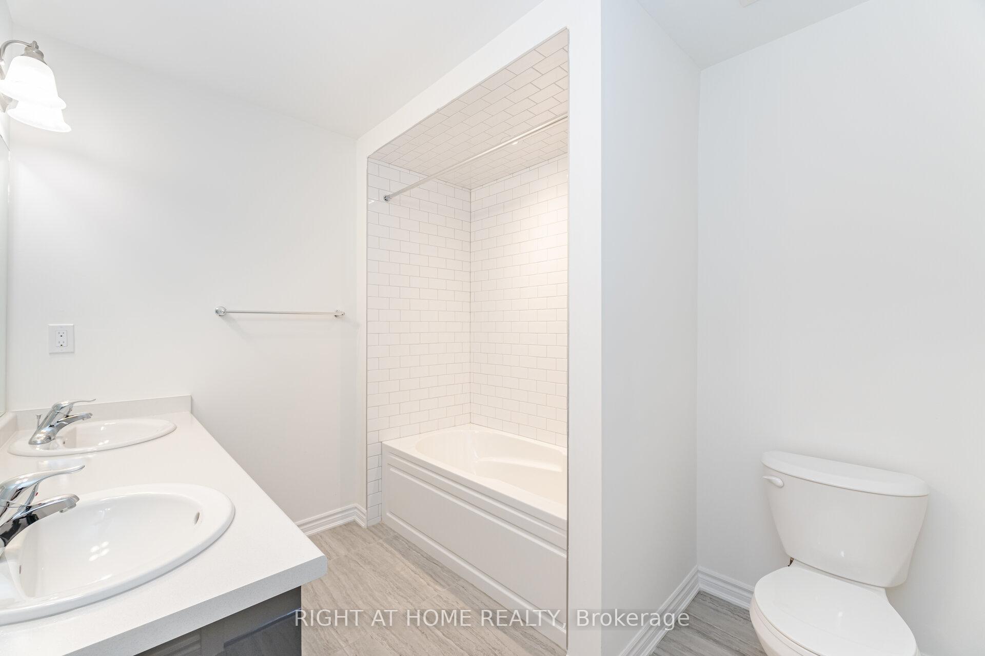 2 Bedrooms Condo at 305 Garner, Hamilton For sale