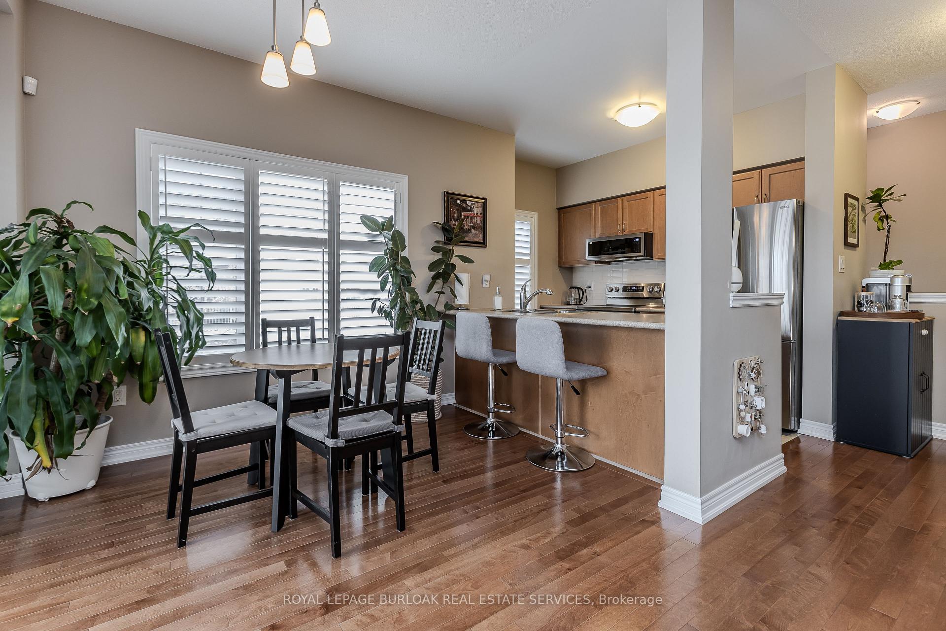 3 Bedrooms Condo at 1401 Plains, Burlington For sale
