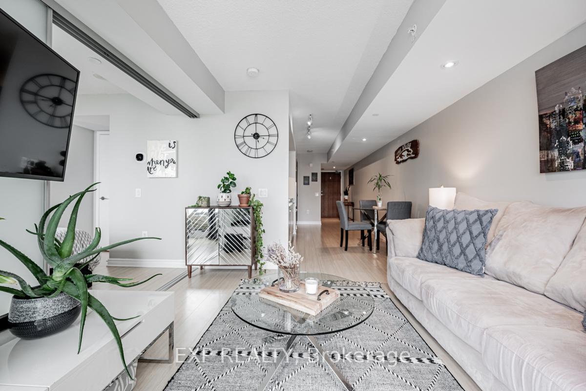 2 Bedrooms Condo at 85 Queens Wharf, Toronto For sale