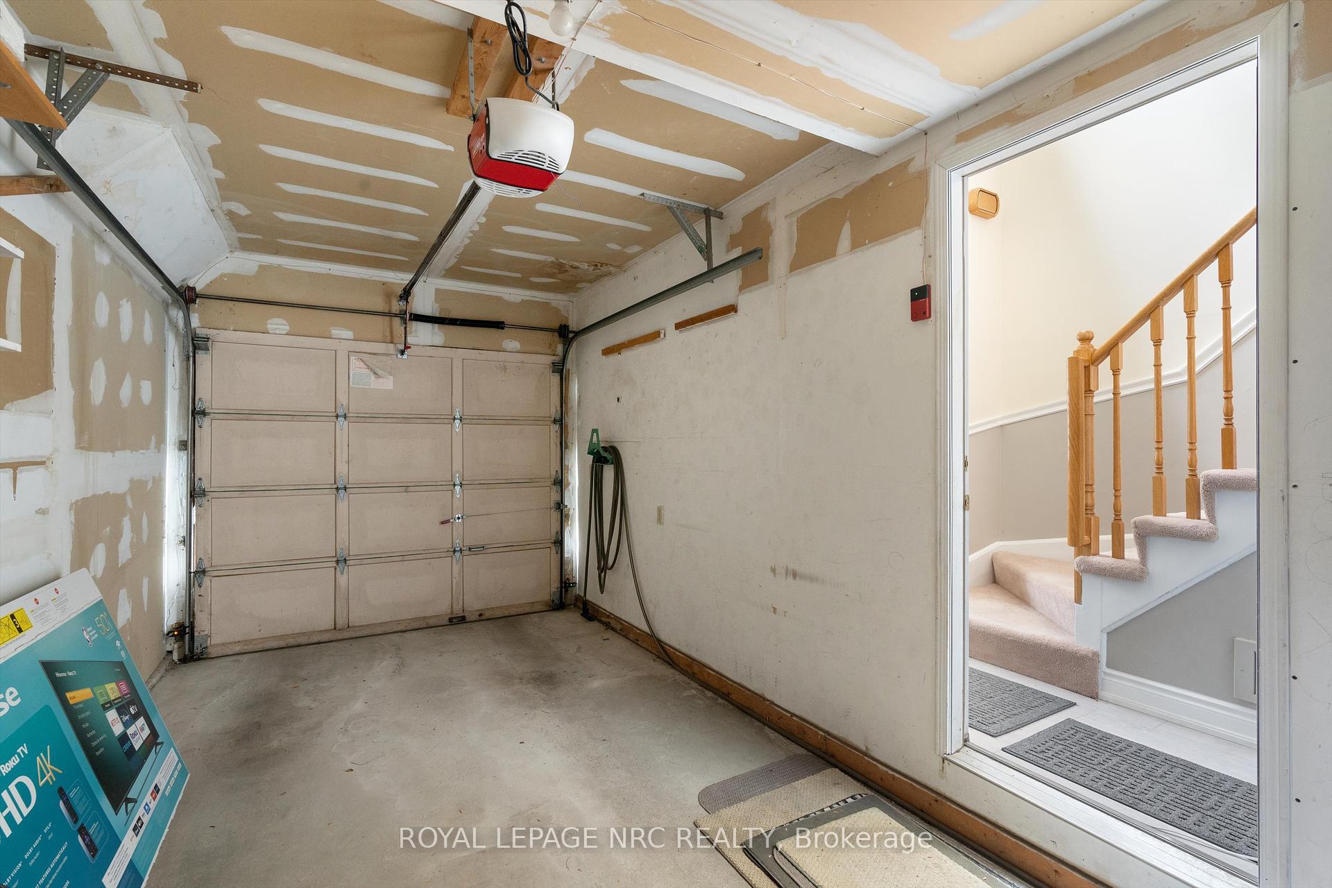 2 Bedrooms Condo at 2530 Northhampton, Burlington For sale