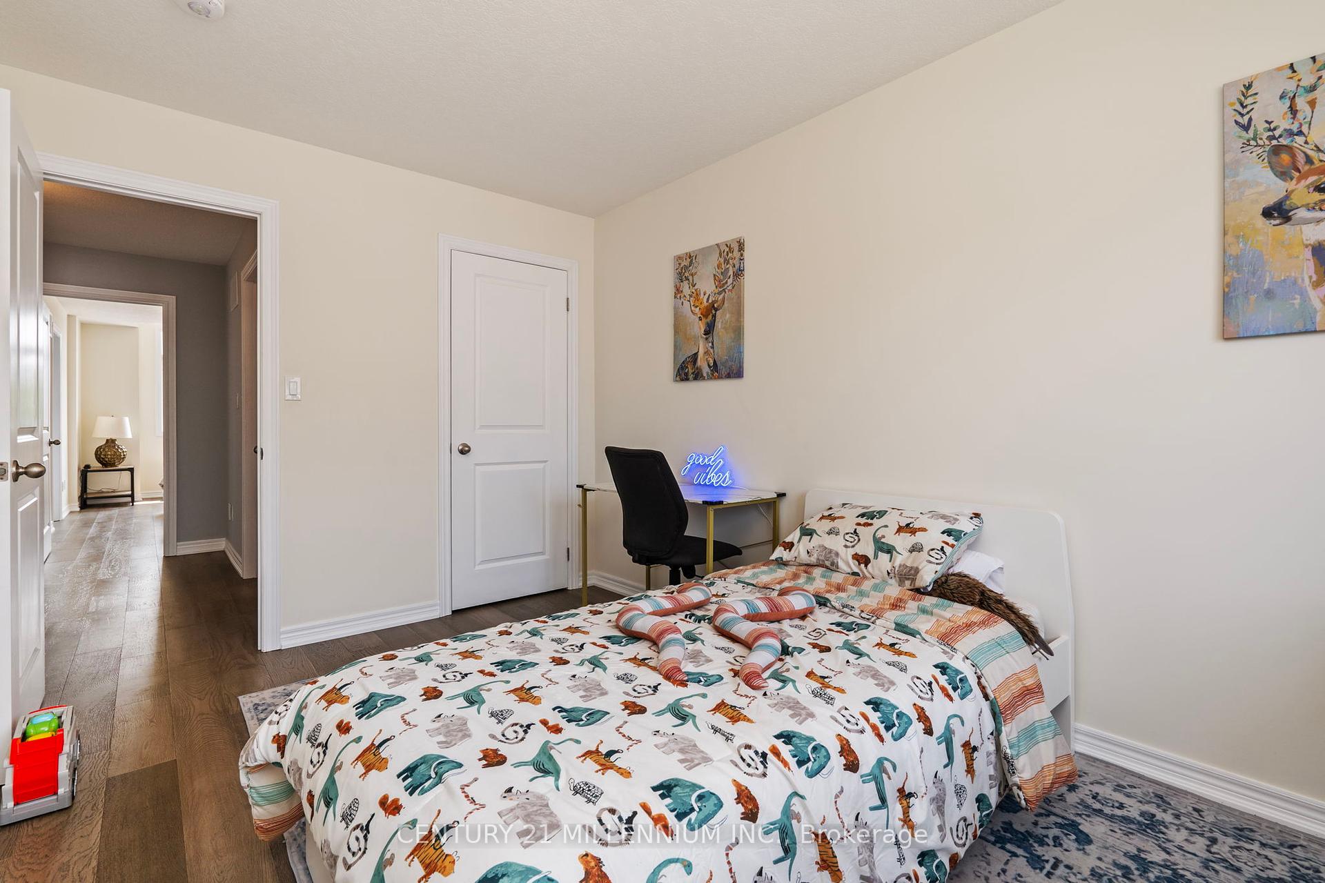3 Bedrooms Condo at 19 Arietta, Hamilton For sale