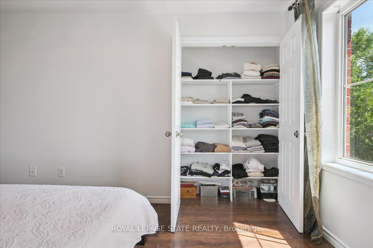 2 Bedrooms Condo at 2450 Post, Oakville For sale