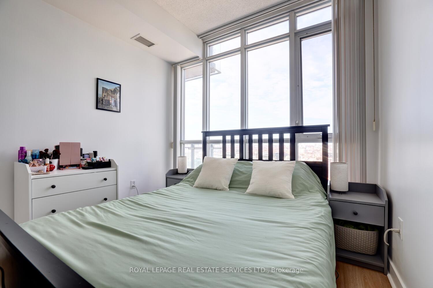 1 Bedroom Condo at 15 Iceboat,  Toronto For sale